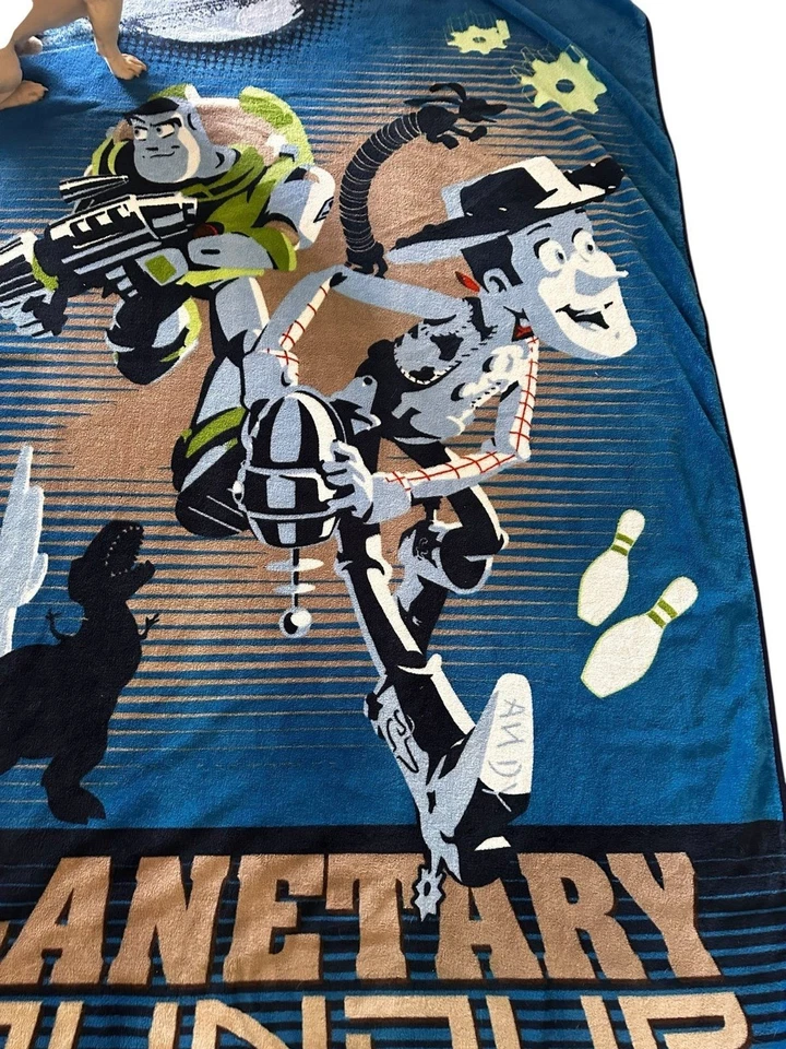 Manta polar Toy Story Woody Buzz Lightyear Planetary Roundup Foto 2 de 4