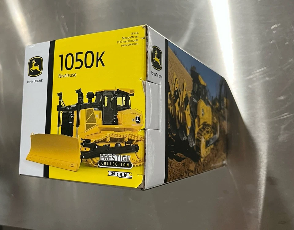 1/50 John Deere Prestige Collection 1050K Dozer Black Chrome Chase Unit LP53364 - Image 3 of 4