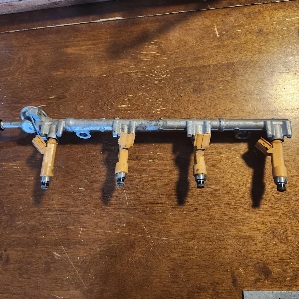 Riel de combustible con inyectores para Toyota Camry Hybrid 2008-2015 OEM Foto 2 de 4