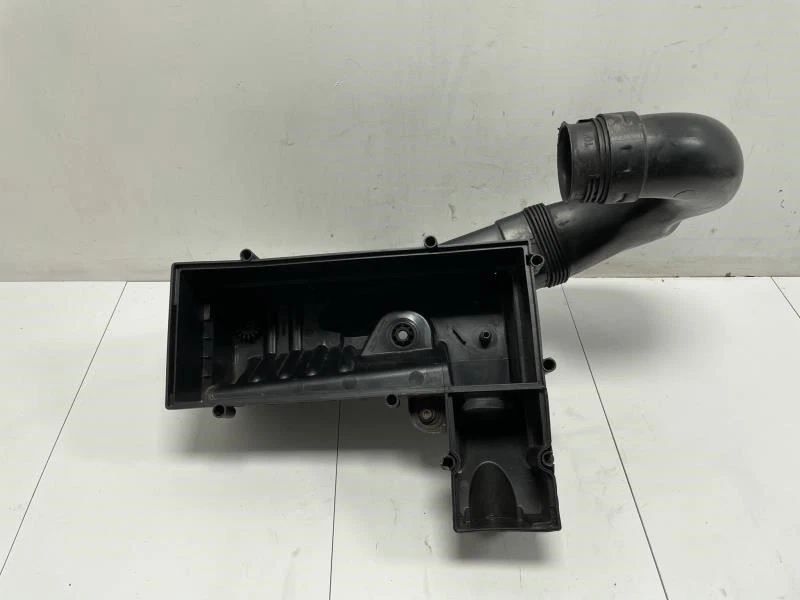 2009 2018 VOLKSWAGEN TIGUAN 2.0L LOWER AIR CLEANER COVER W/DUCT OEM+ - Image 4 of 4