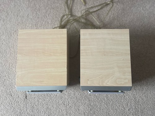 Hitachi Bookshelf Speakers 2-Way 2.0 Channel 8Ohm 30W Beige - Picture 3 of 6