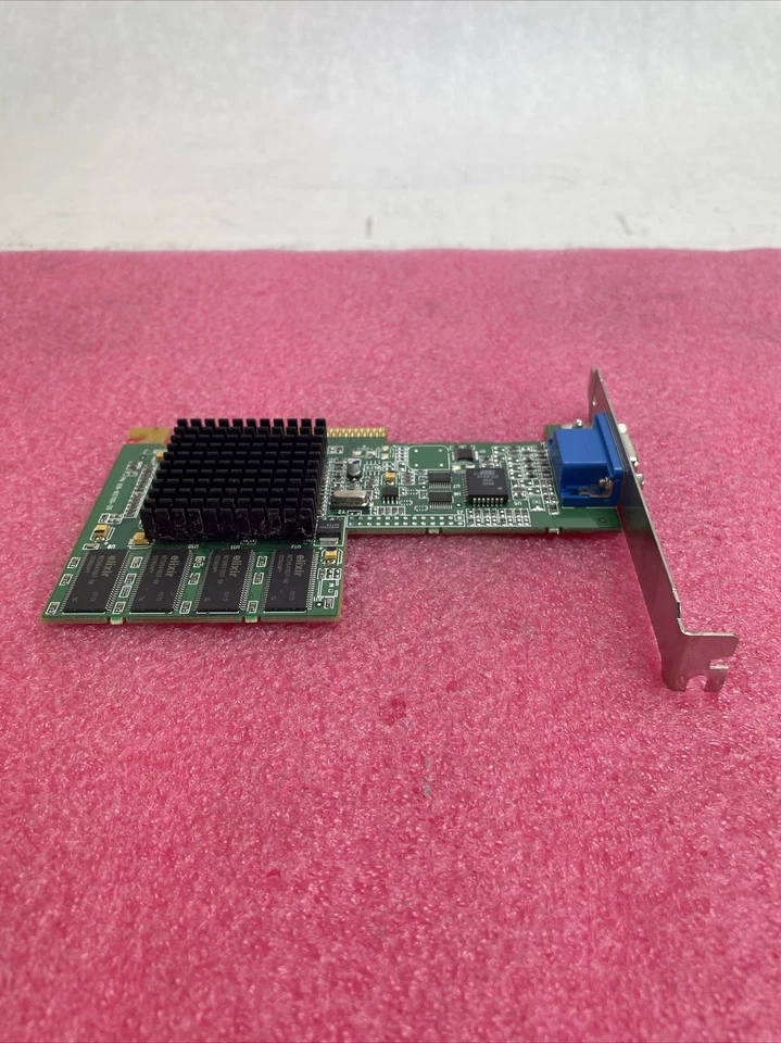 Tarjeta de gráficos Rage Xpert2000Pro Ultra 32M AGP Foto 3 de 4