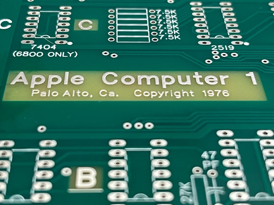 Apple 1 PCB Mainboard Replica | Hard Gold Plated Fingers / Incl. All Manuals - Bild 4 von 4