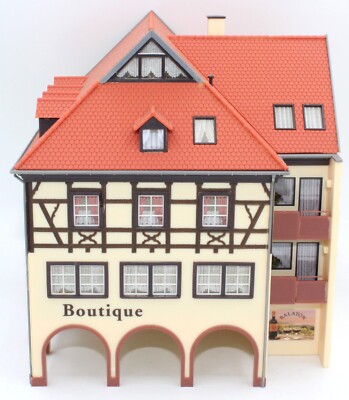 Plastoy H0 1905140C Stadteckhaus ''Boutique'' Fertigmodell Spur H0