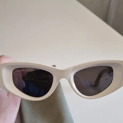Balenciaga BB0243S Cat Eye Sunglasses White Plastic, Black Tinted UV400 145mm - Image 1 of 3