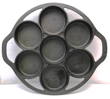 LODGE Cast Iron Biscuit Muffin Baking Pan 7B2 Made in USA 7 Mold Pan