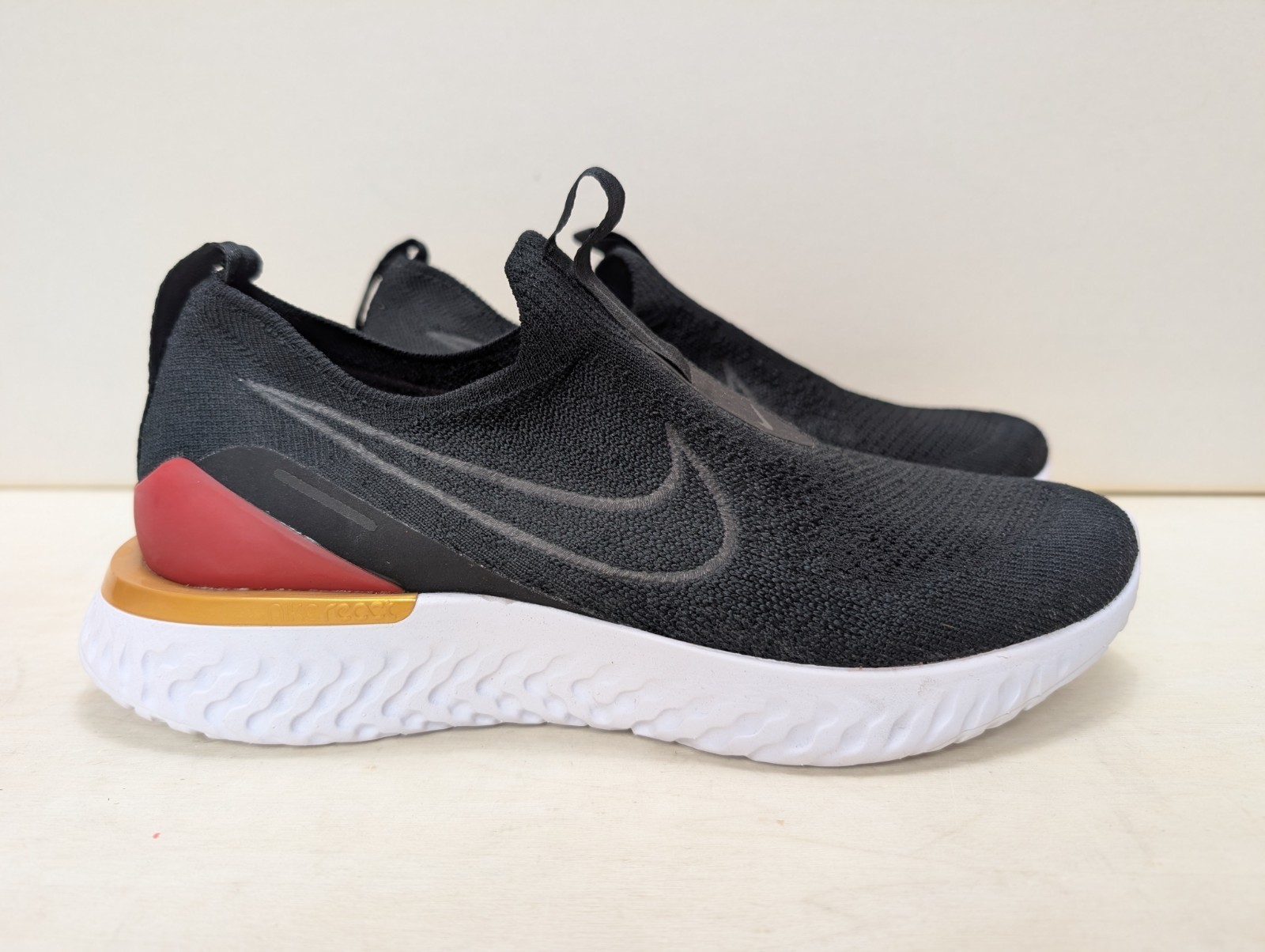 Nike Womens Epic Phantom React Flyknit BV0415-004- Black University Red Size 8.5