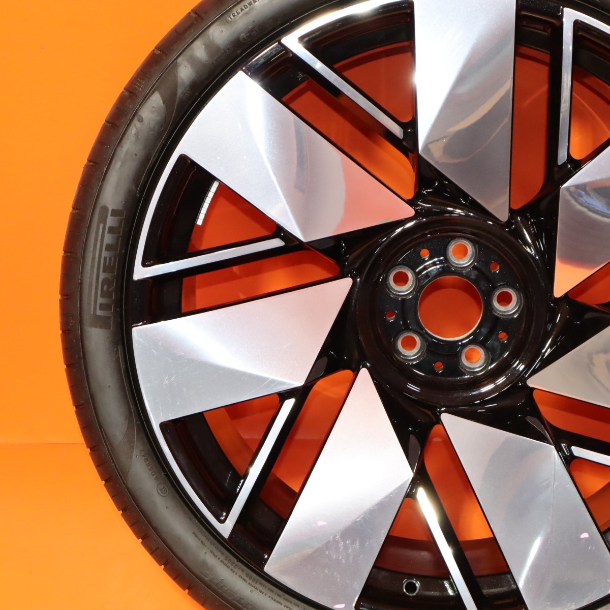 Rolls-Royce Cullinan 2025-2026 Rear Wheel