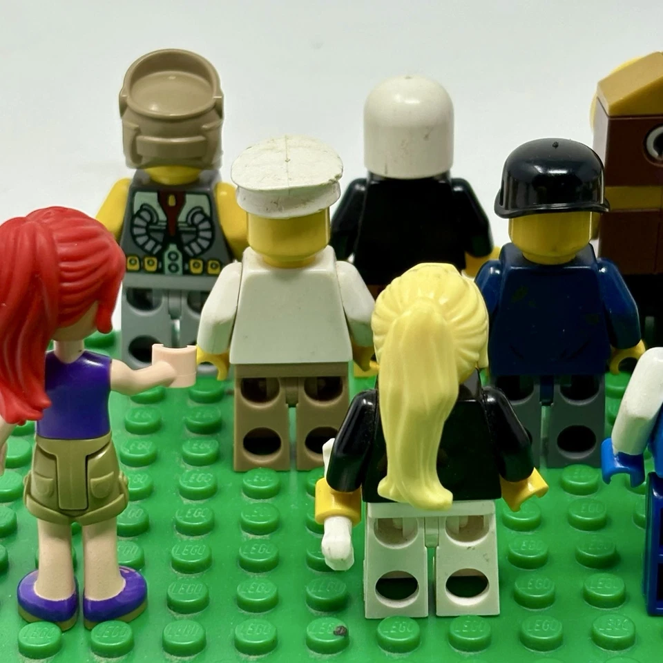 Lote de minifiguras LEGO (20) City Friends Viking a granel misto + figuras não LEGO - Imagem 3 de 4