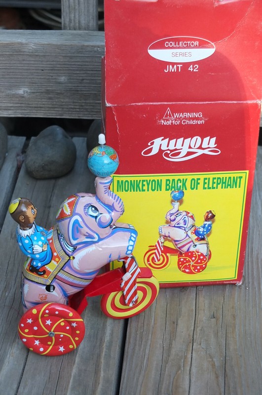 JUYOU ~ Monkeyon Elephant Vintage Litho 8" Tin Toy RARE JMT42 ~ SHIPS FREE