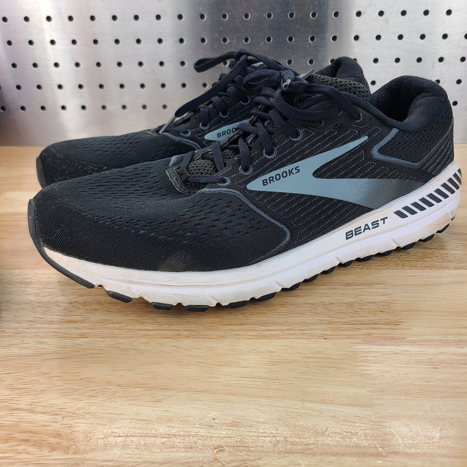 Brooks Beast 20 Men 13 E Wide 13W Black 