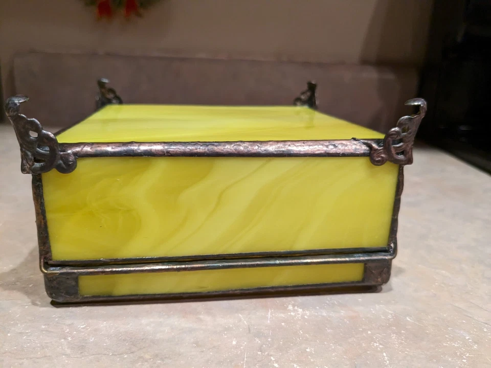 Joyero personalizado vintage único vitral amarillo inicial "P" Foto 2 de 4