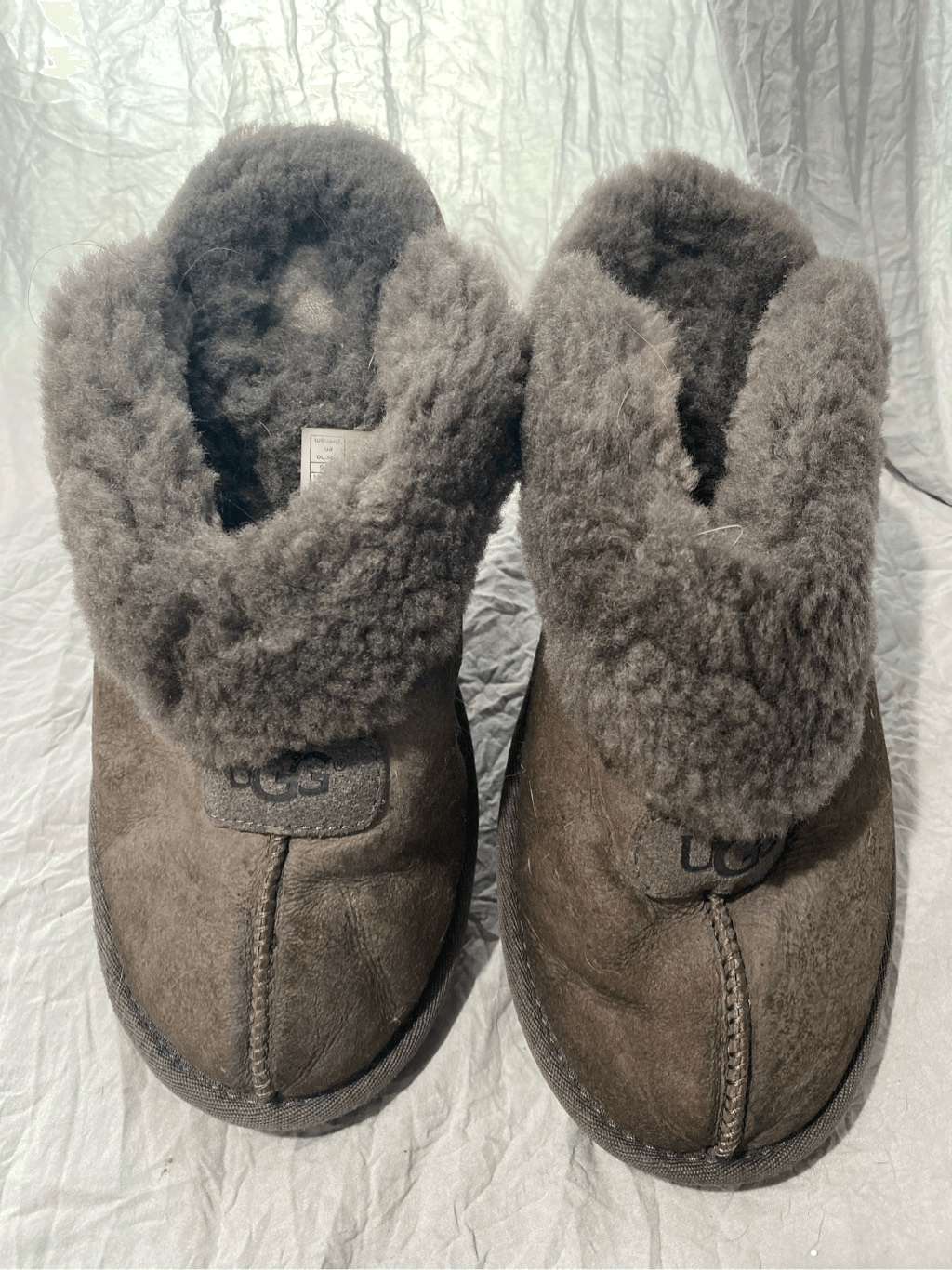 SAOLA UGG slide in pantofole interno esterno suola grigio pelle scamosciata taglia 9 essere caldo e com