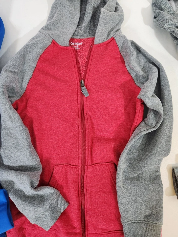 LOTE DE 3 moletons com capuz masculinos 14/16 2 Adidas 1 bolsa canguru Cat&Jack azul/vermelho/cinza - Imagem 4 de 4