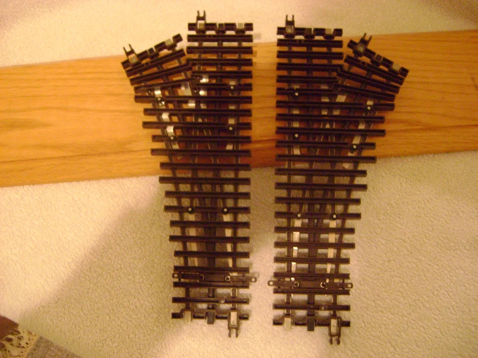 Atlas 3-Rail O-36 Gauge 6075 and 6076 Left and Right Switches, Nickel Silver. - Image 2 of 3