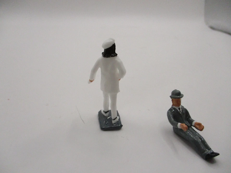 CORGI TOYS GS-40  REPLACEMENT FIGURES  JOHN STEED AND EMMA PEEL ONLY NO VEHICLE - Image 2 of 4