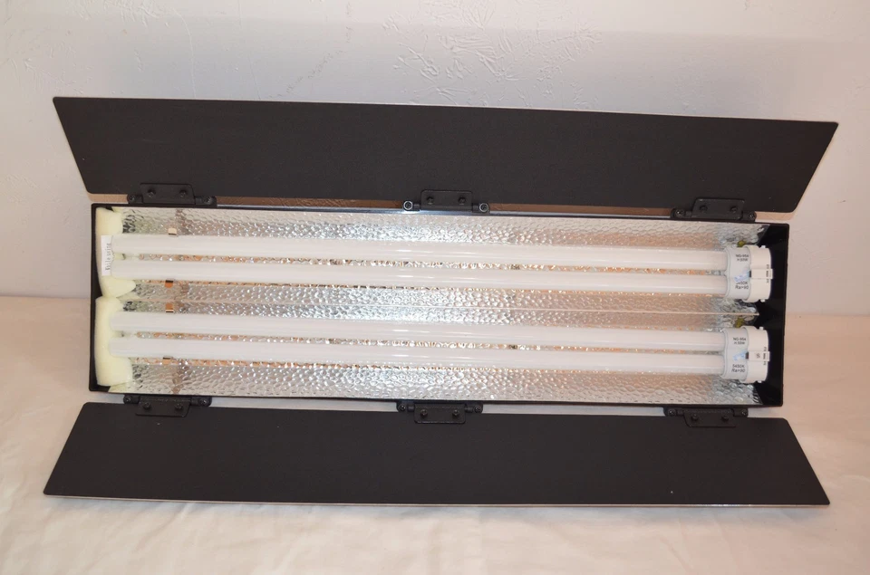 FloLight FL-110HMD 2x55W Fluorescent Video Light with 5400k Free Lamps & Stand - Image 4 of 4