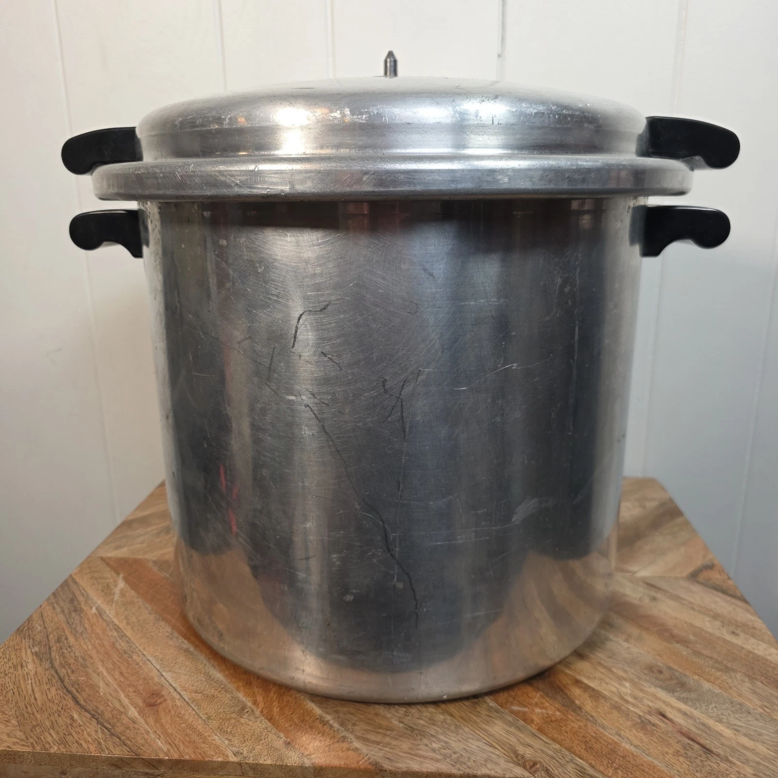 Vintage MIRRO HUGE 22 Qt. Pressure Cooker Canner