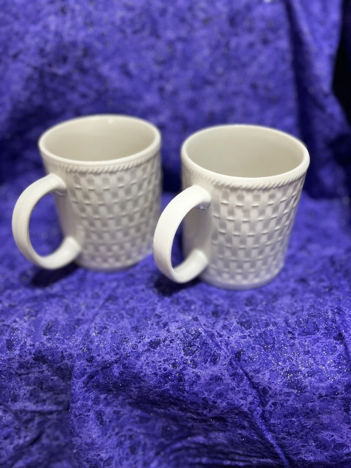 Vajilla de mimbre Onieda, blanca, usada, buen estado para 7 + extras Foto 2 de 4