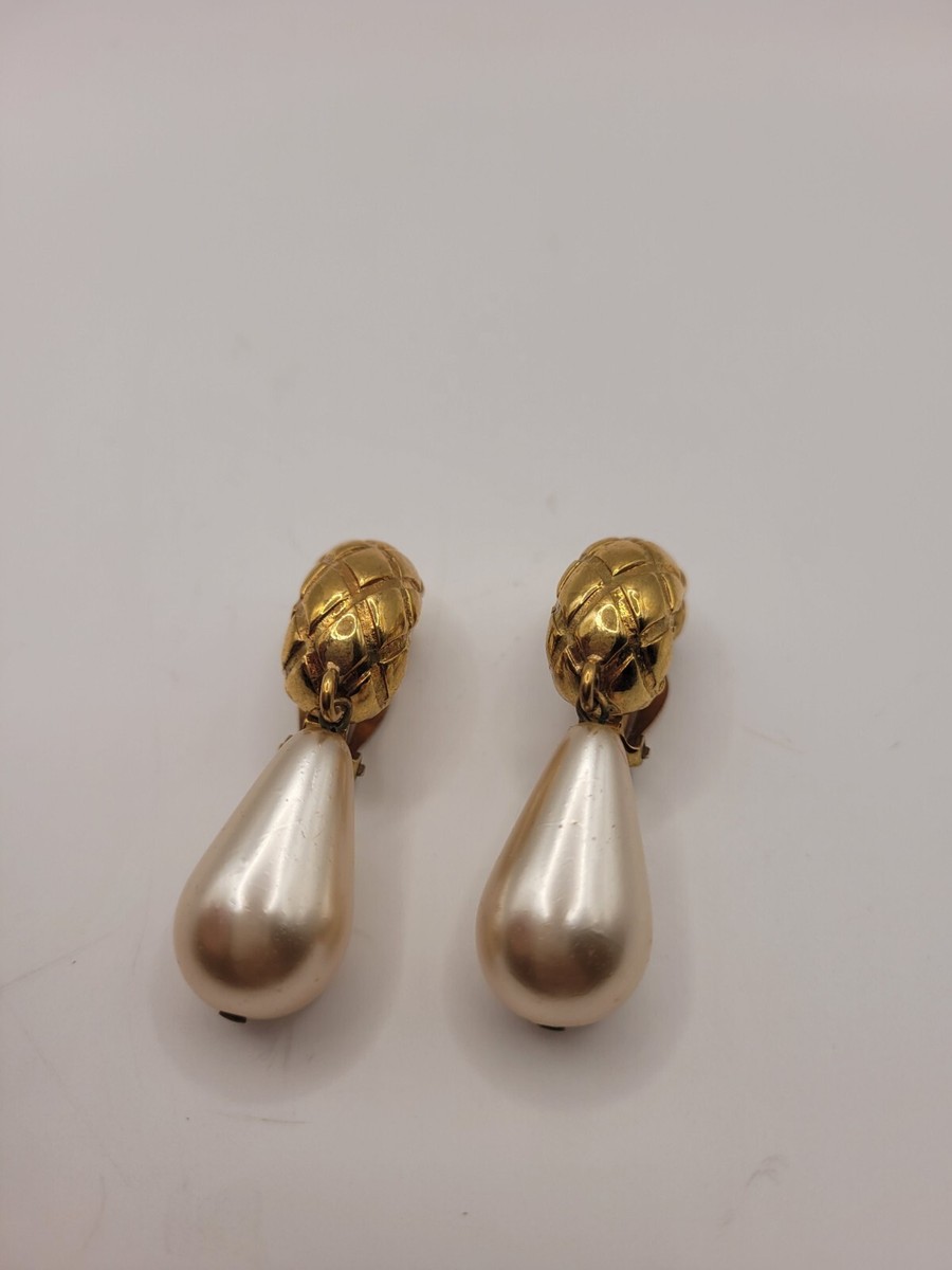 ピアス Celine Pearl Earrings Rare CELINE Gold Plated And Pearl Celine Dangle Earrings | eBay
