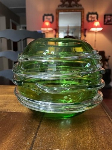Blown Art Glass Sphere Vase Vivid Green Ball with Clear AppliedTrailings - 第 1/6 張圖片