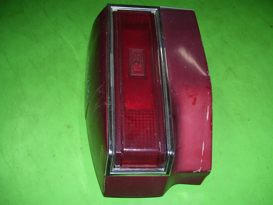 Oldsmobile Regency 1980 panel trasero derecho extensión luz trasera OEM 5934198 Foto 4 de 4