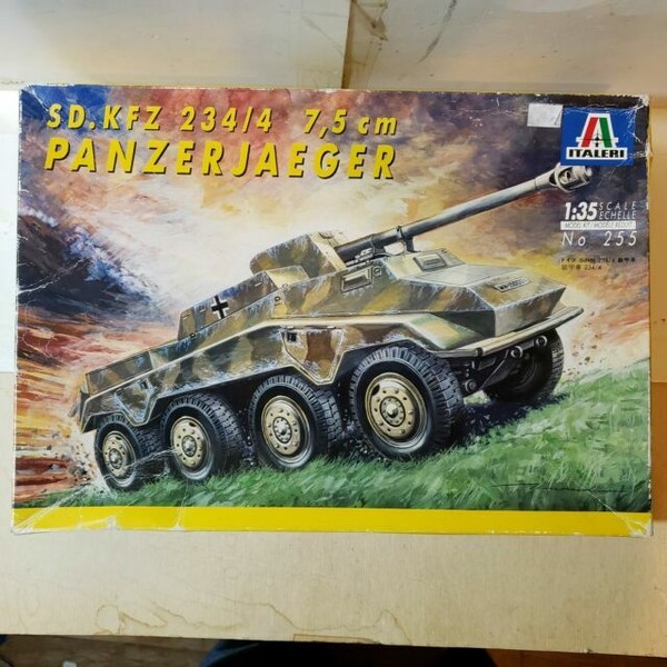 1/35 Scale Military Model Kit Italeri 255 Sd.kfz 234/4 7 5cm