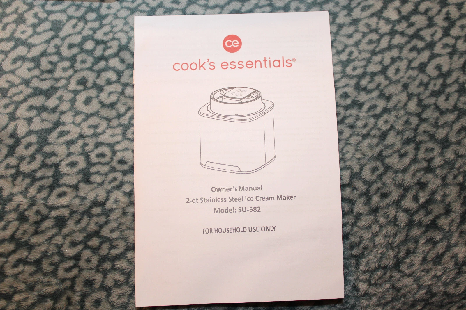 Cook's Essentials NIB 2 Qt Stainless Steel Ice Cream Maker Red with two bowls