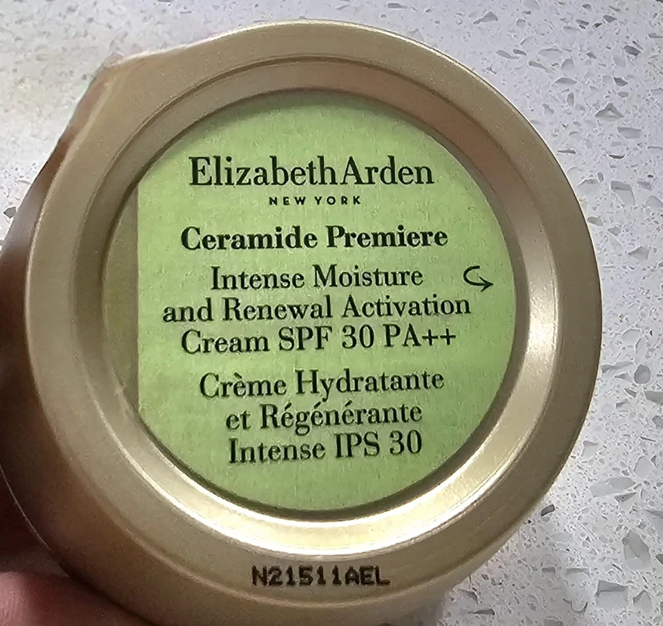 Creme de ativação de umidade intensa e renovação Elizabeth Arden Ceramide Premiere - Imagem 2 de 4