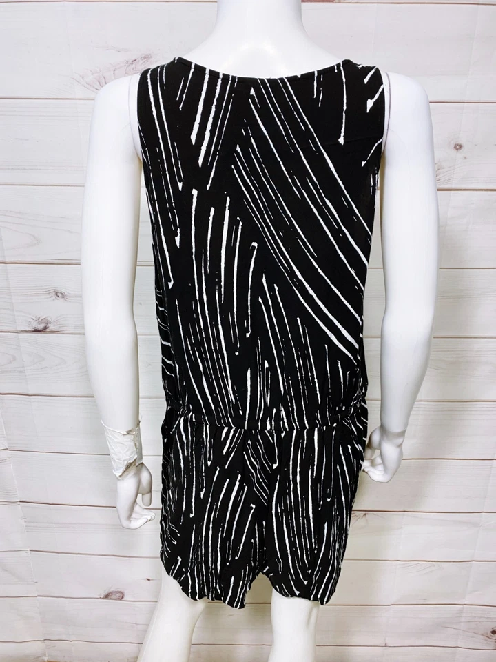 Romper feminino Merona tamanho G listrado preto gola redonda bolsos sem mangas - Imagem 4 de 4