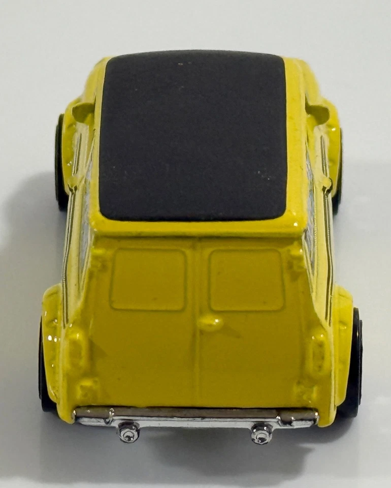 Mini van 67 Austin #175 amarillo Campbells garaje Hot Wheels City Works escala 1:64 Foto 4 de 4