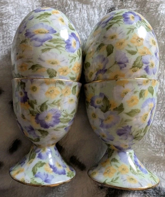 Unmarked Glossy Ceramic Floral Egg Salt/Pepper Shakers, White, Yellow & Lavender