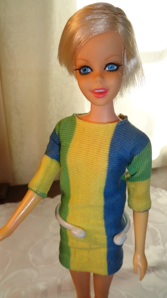 Muñeca TWIGGY de colección Twist N Turn hecha en Japón cabello rubio Barbie Foto 3 de 4