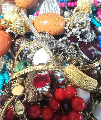 3 Pounds Vintage to Modern Costume Jewelry Junk Tangled Estate Craft Lot (Lot 7)