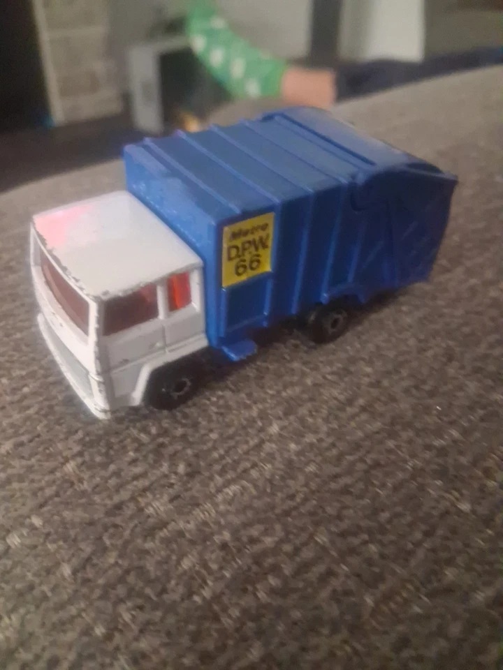 Matchbox Superfast 1979 Refuse Truck No. 36 Metro DPW 66 Blue White Diecast - Image 2 of 4