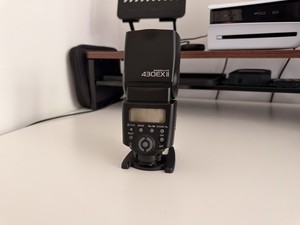 Canon Speedlite 430EX II Flash Only Used 5 Times