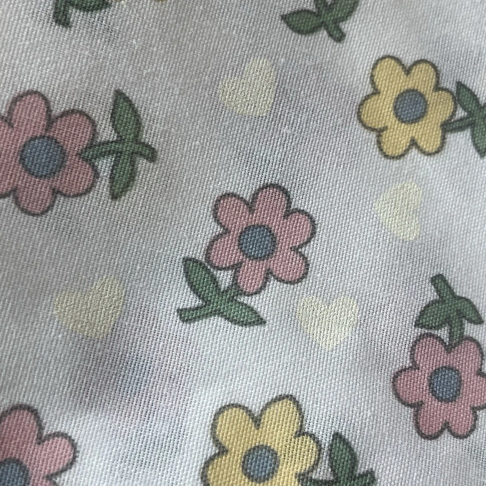 1985 Precious Moments Cotton Blend Fabric 2 Yds 46" Spectrix Flower Hearts VTG - Image 2 of 4