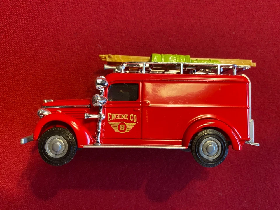 Matchbox Models Of Yesteryear Fire Truck-1937 GMC Van-Great Condition! - Image 2 of 4