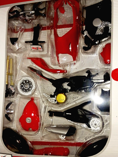 Maisto Officially Licensed Ducati Panigale 1199 Assembly Line 1/12 Model Kit NEW - Picture 13 of 19