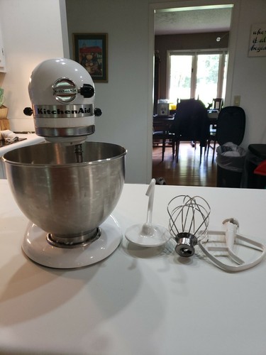KITCHENAID CLASSIC STAND MIXER Model K45SS Cream With Attachments
