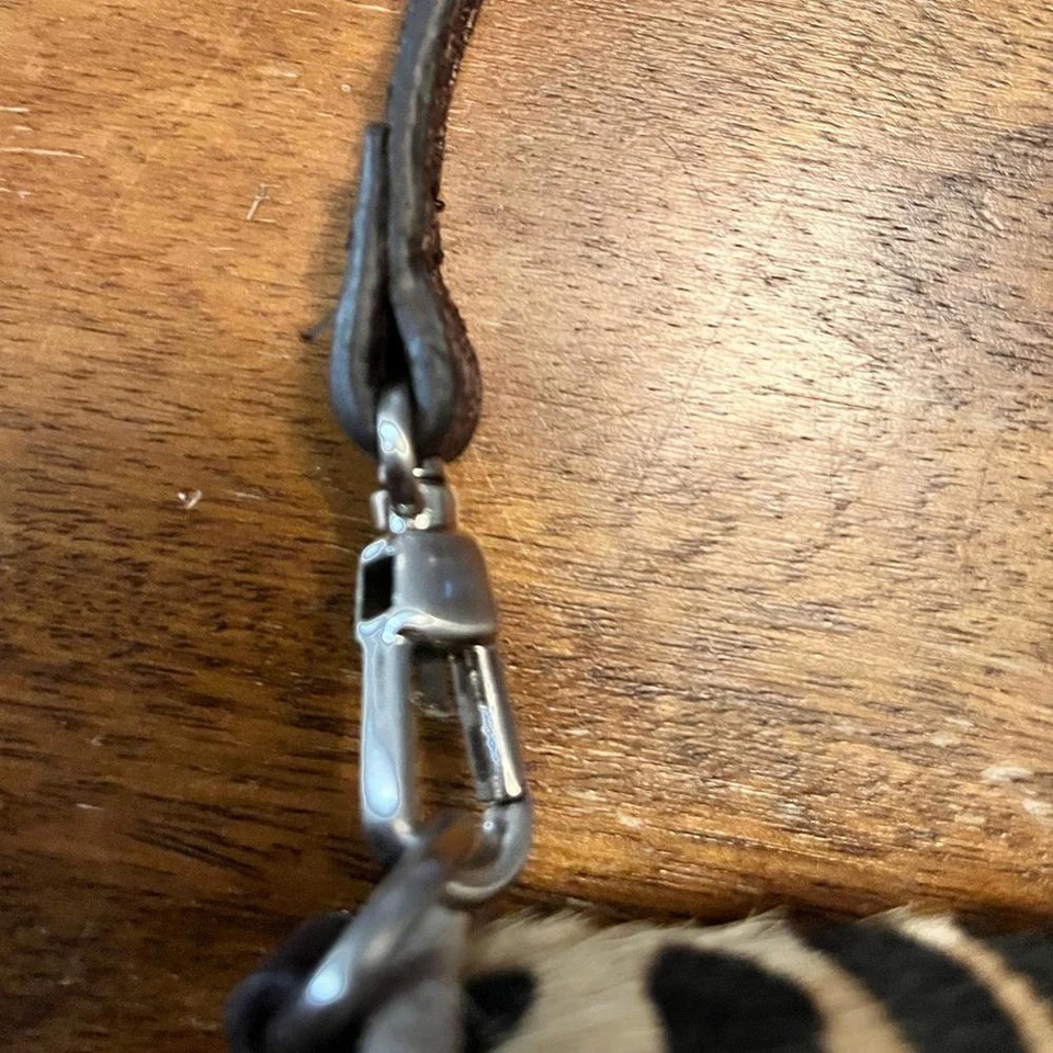 Bolso de hombro o bolso de mano vintage Vince Camuto de cuero, gamuza y pelo animal Foto 4 de 4