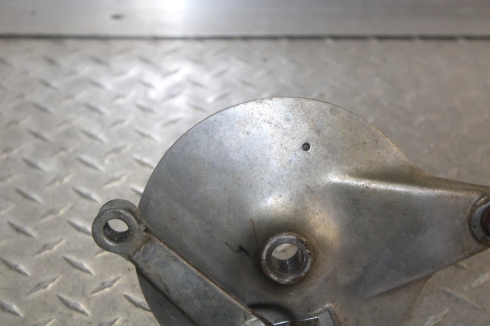 Kawasaki KT250 1975 montaje de tambor de freno trasero Foto 3 de 4