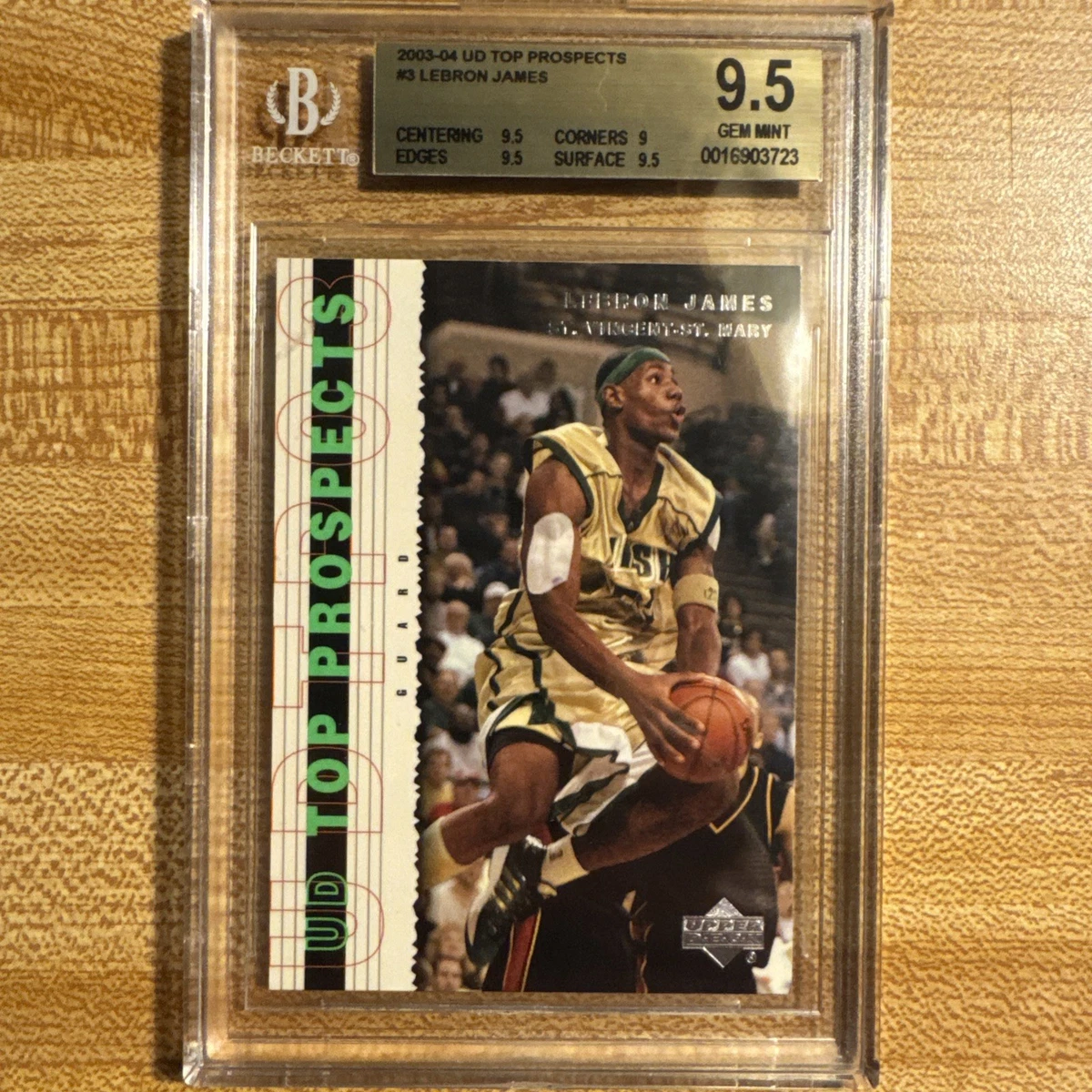 Rookie LeBron James Beckett BGS 9.5 Grade Basketball Trading Cards