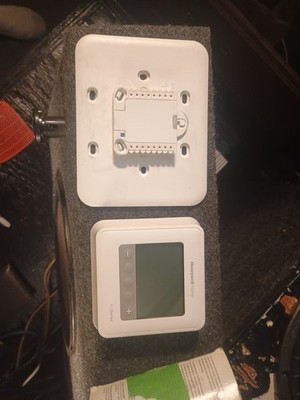 Honeywell TH421OU2002 Programmable Thermostat