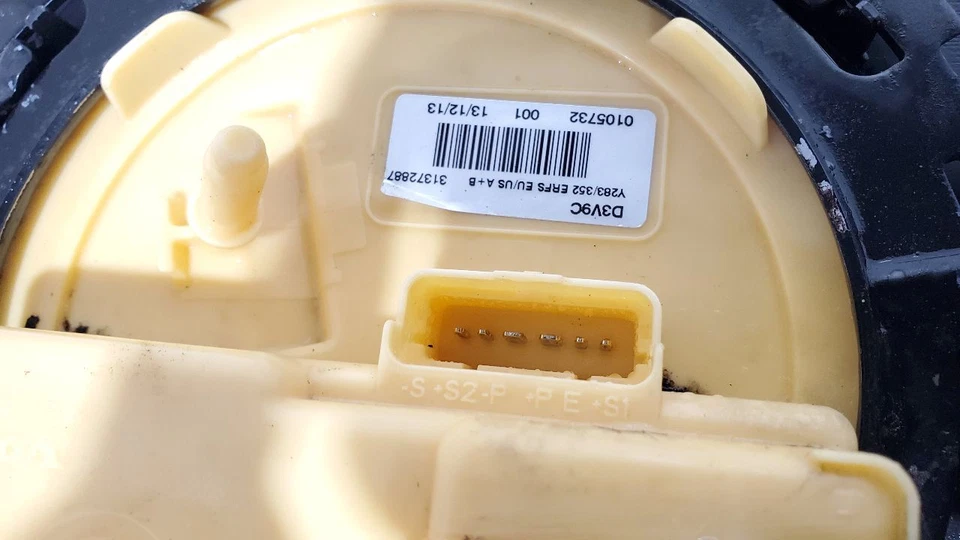 Tanque de combustible con bomba 3,0 L AWD OEM 2015 2016 Volvo V60 Foto 3 de 4