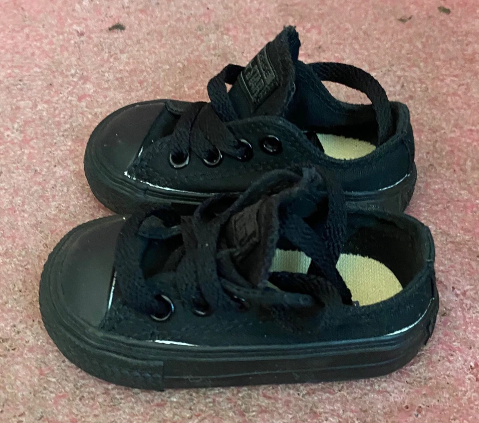 Sapatos infantis Converse All Star preto tamanho 3. - Imagem 3 de 4