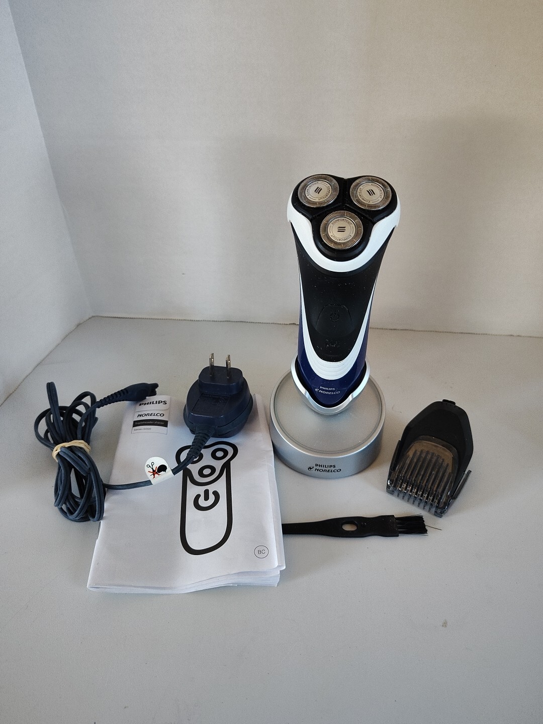 Philips Norelco Shaver with Beard Trimmer Charger  and  Stand  Cleaning Brush
