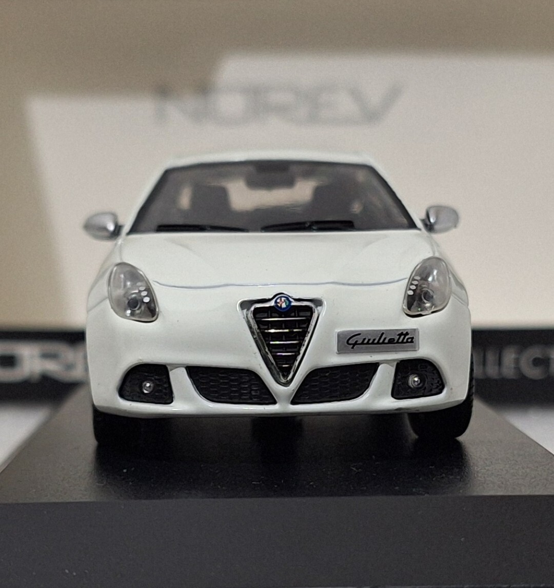 Alfa Romeo Giulietta Quadrifoglio Verde 2010 White 1:43 Alfa Romeo Giulietta Quadrifoglio Verde 2010 White 1:43