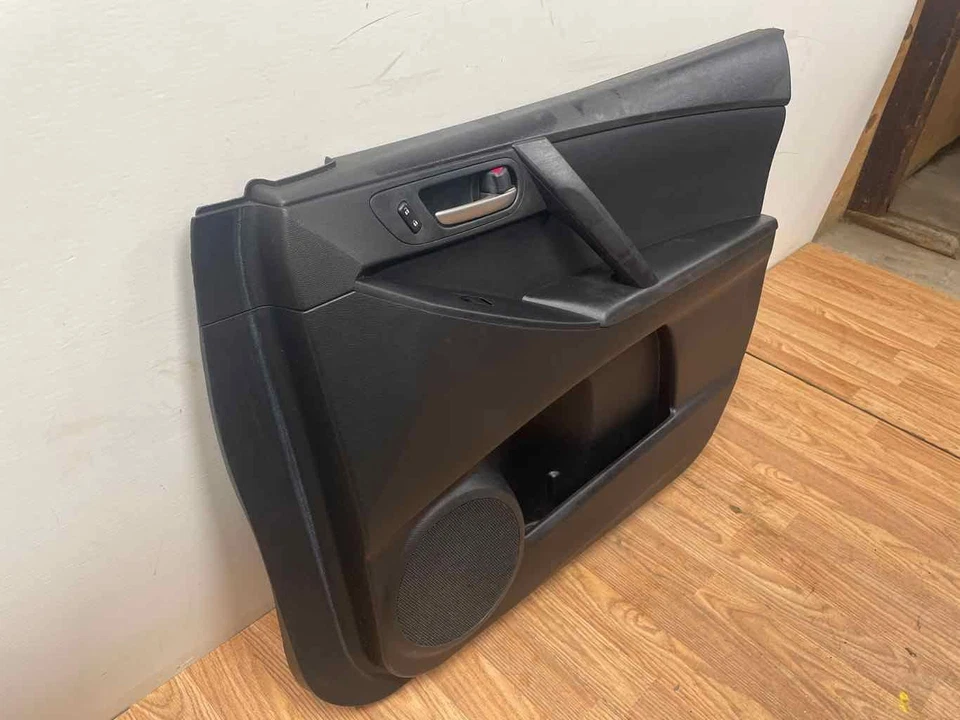 Panel de moldura de puerta de pasajero delantero derecho negro BBM2 68 420 para MAZDA 3 2010-2013 Foto 4 de 4