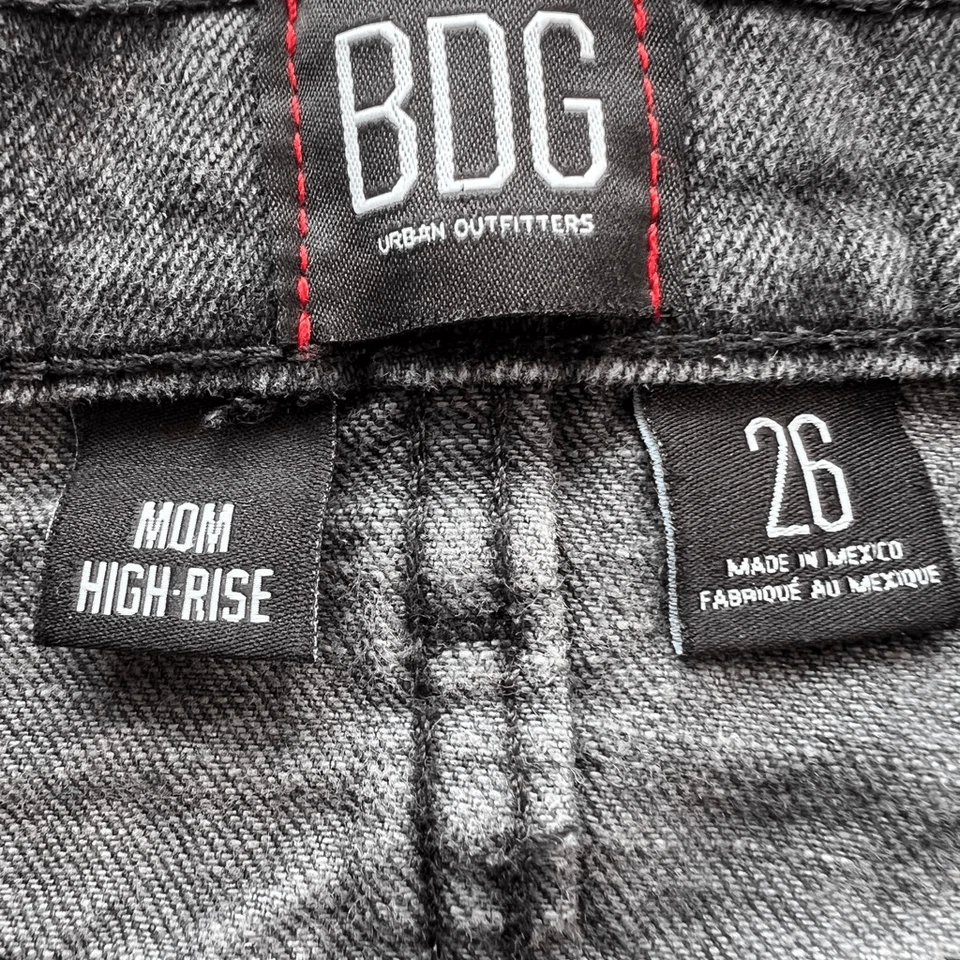 BDG Urban Outfitters Mujer Gris Dobladillo Enrollado Mamá Tiro Alto Denim Corto Talla 26 Foto 2 de 4